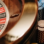 Семейная игра в рулетку дома как развлечение